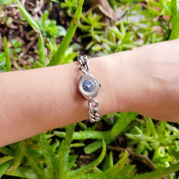 Vintage Ferex Dainty Silver & Navy Classic Chain Watch - Picture 5 of 10